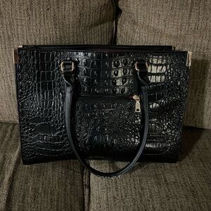 Elegant Black Crocodile-Embossed Women's Bag